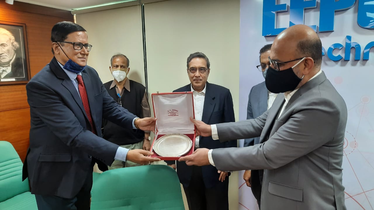 Mr Jayanta Basu, Proprietor, M/s. TECHO Enterprises Ltd. receiving a memento from Mr. Adhip Mitra, Additional Executive Director and Secretary, EEPC India. Standing behind from L to R Mr Tapan Roy, Ex-Dy. Director, Technical Education, Govt. of West Bengal, Mr Arun Kumar Garodia, Vice-Chairman, EEPC India and Mr Anupam Shah, Past Chairman and Chairman of the Committee on Technology Centre, R&D & TUFS ( Technology Upgradation Fund Scheme), EEPC India